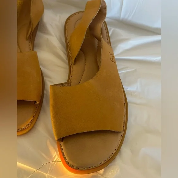 Women's 8M-Born Leather Marigold Slingback Sandals - Picture 3 of 7